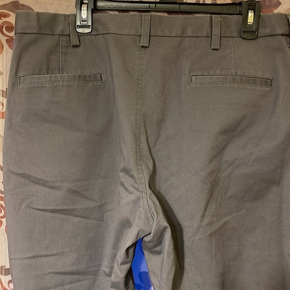 Men’s Haggar Dress Pants Gray Classic Fit - Picture 3 of 3